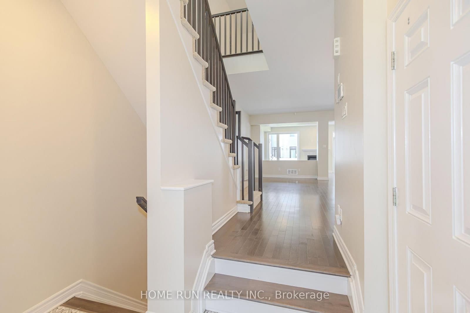 785 Cairn Crescent thumbnail 6