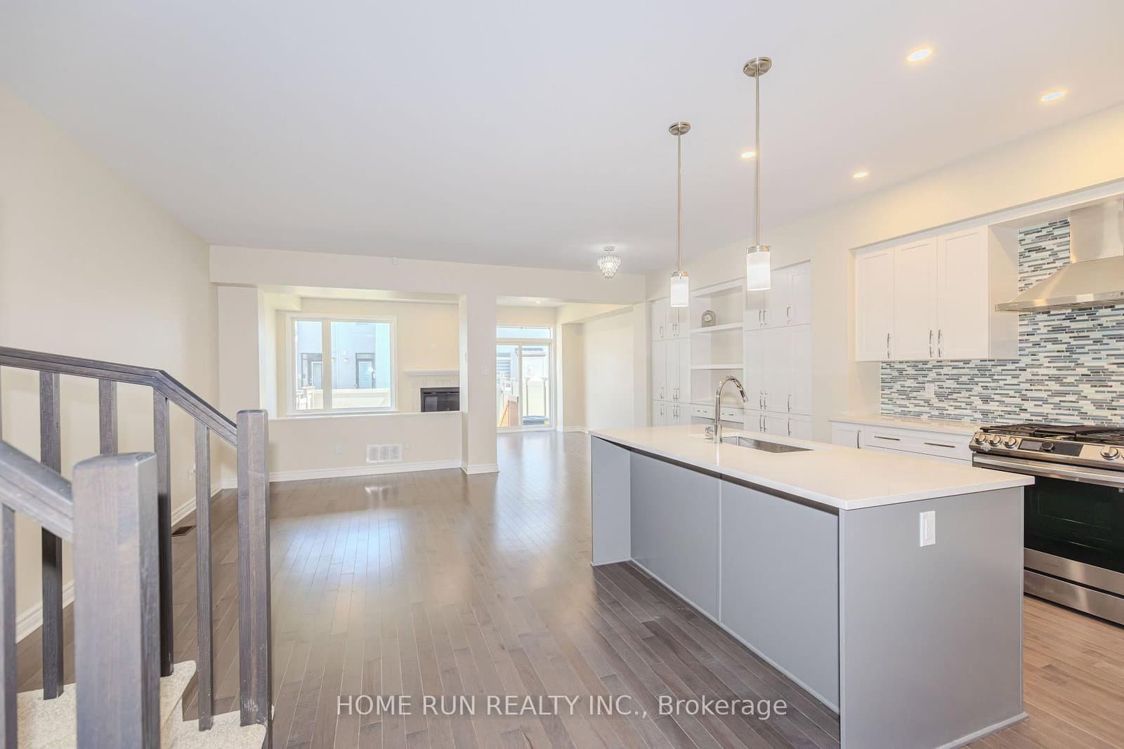 785 Cairn Crescent thumbnail 7