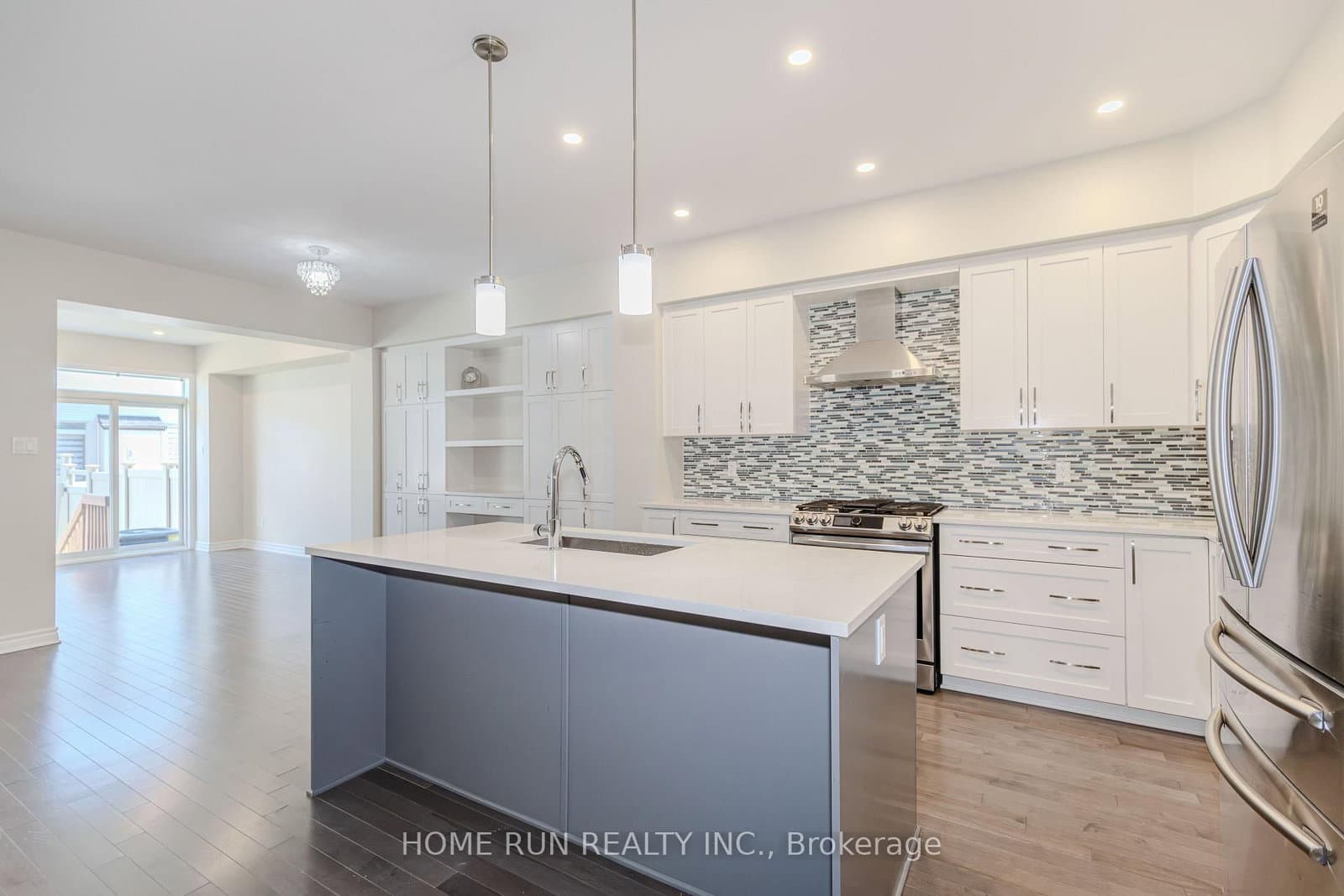 785 Cairn Crescent thumbnail 8