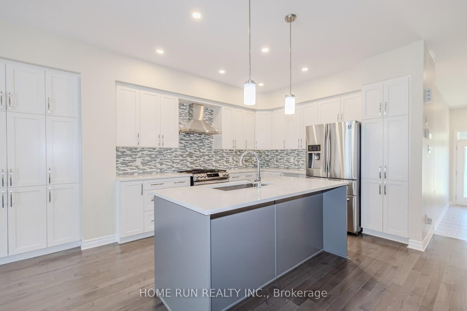 785 Cairn Crescent thumbnail 9