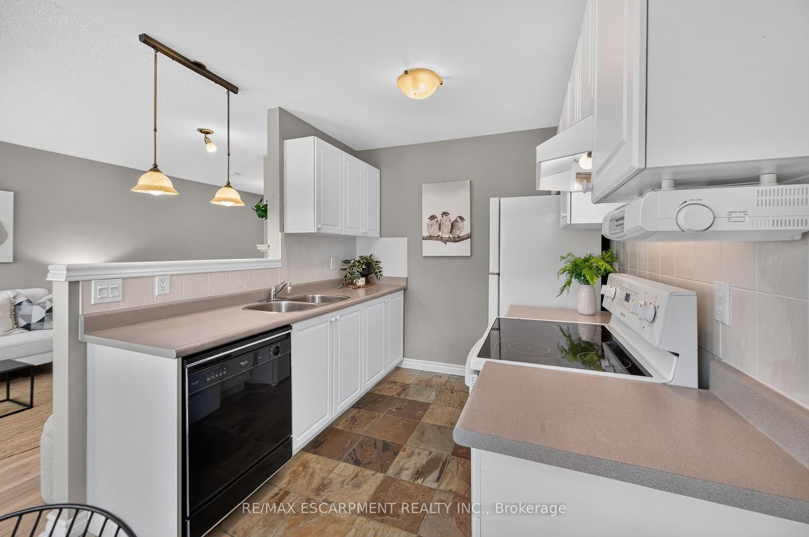175 Fiddlers Green Road, Unit 9 thumbnail 12