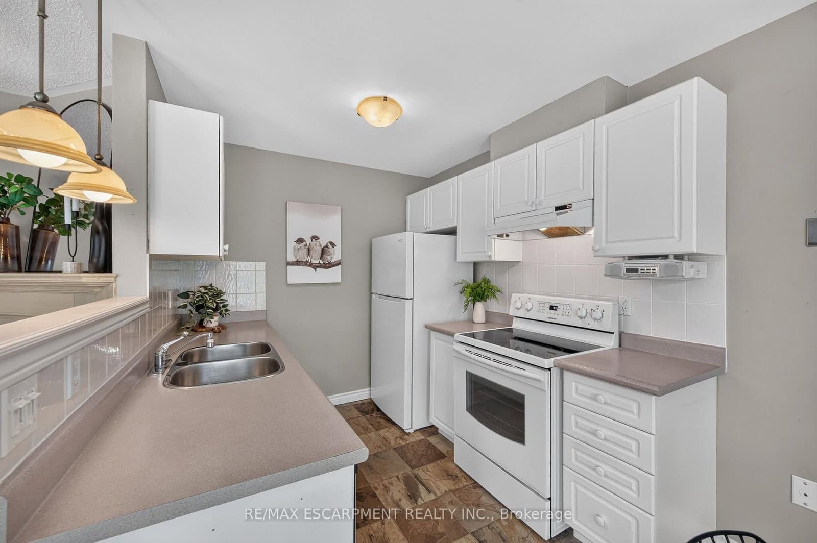 175 Fiddlers Green Road, Unit 9 thumbnail 13