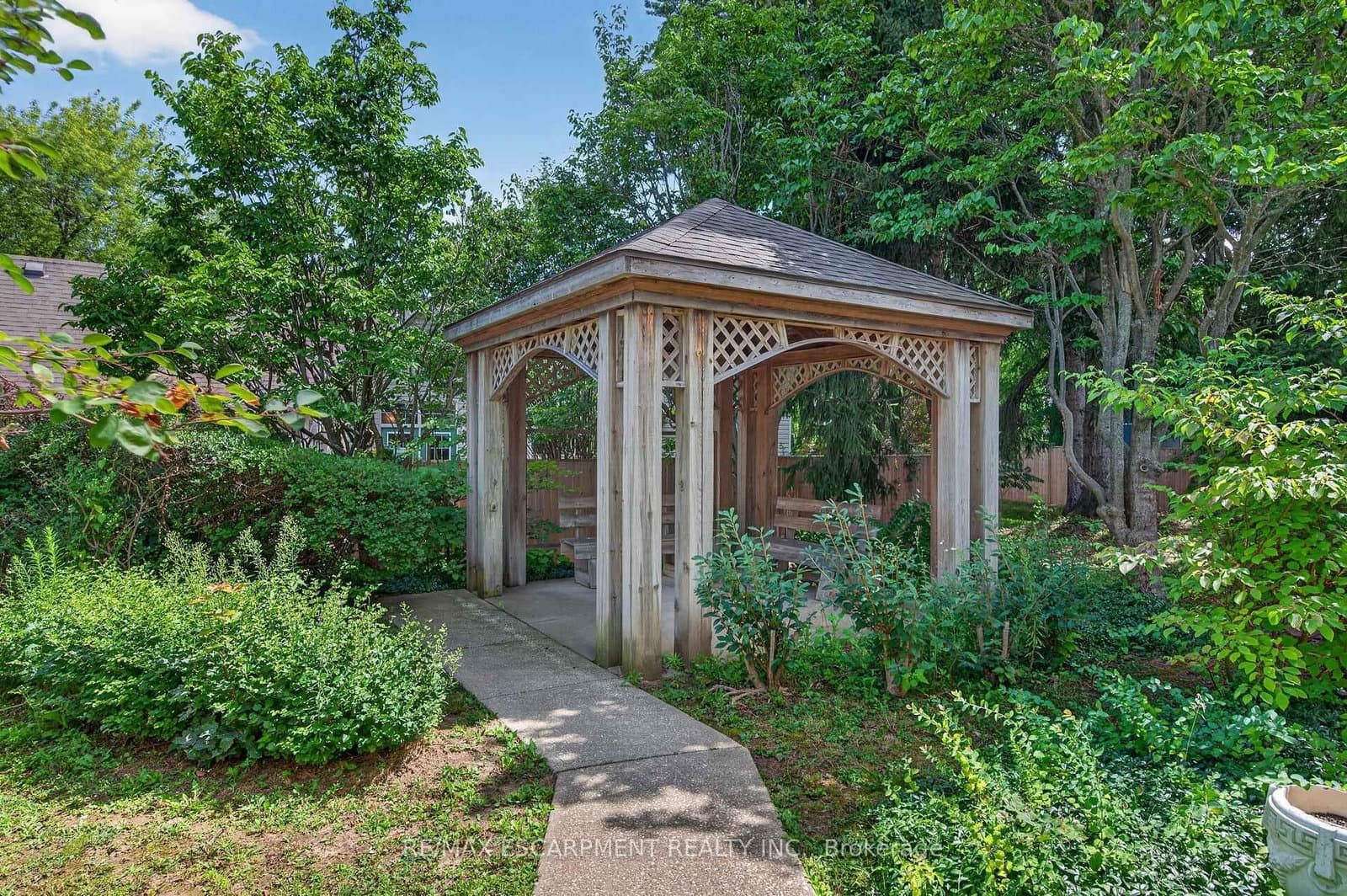 175 Fiddlers Green Road, Unit 9 thumbnail 33