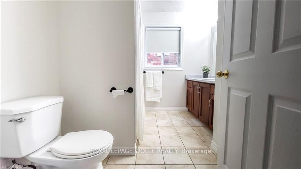 128 Udvari Crescent, Unit A thumbnail 14