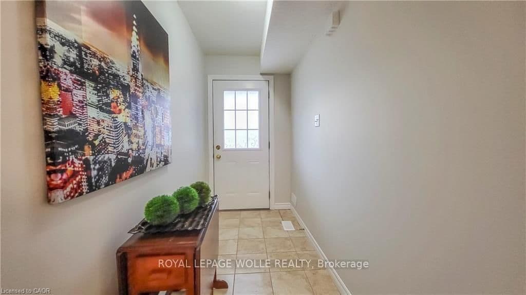 128 Udvari Crescent, Unit A thumbnail 3