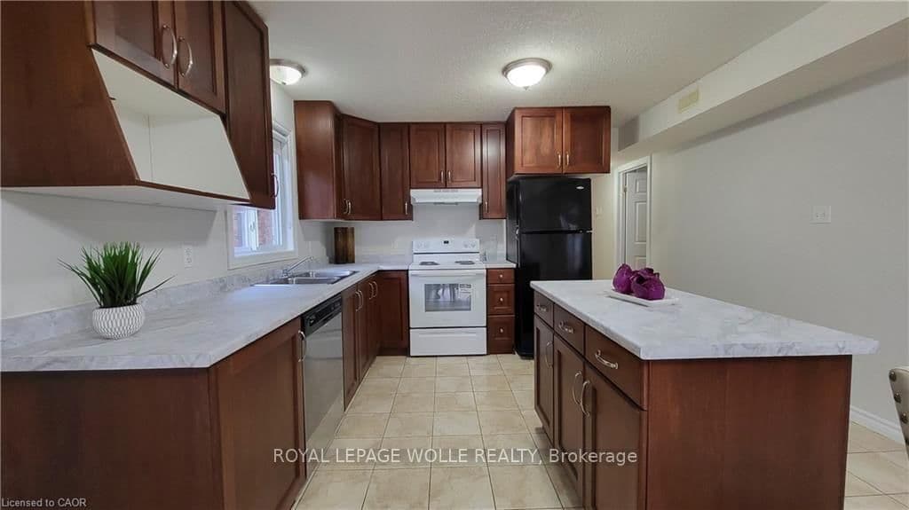 128 Udvari Crescent, Unit A thumbnail 6