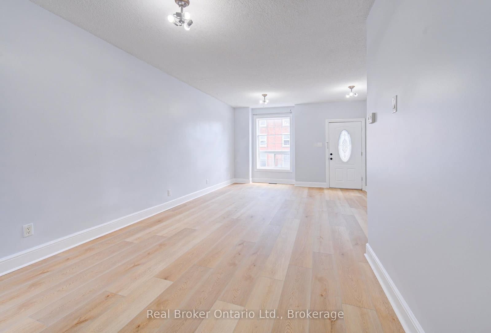 299 Bay Street N thumbnail 10