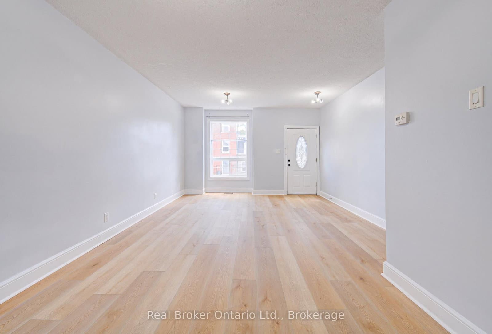 299 Bay Street N thumbnail 11