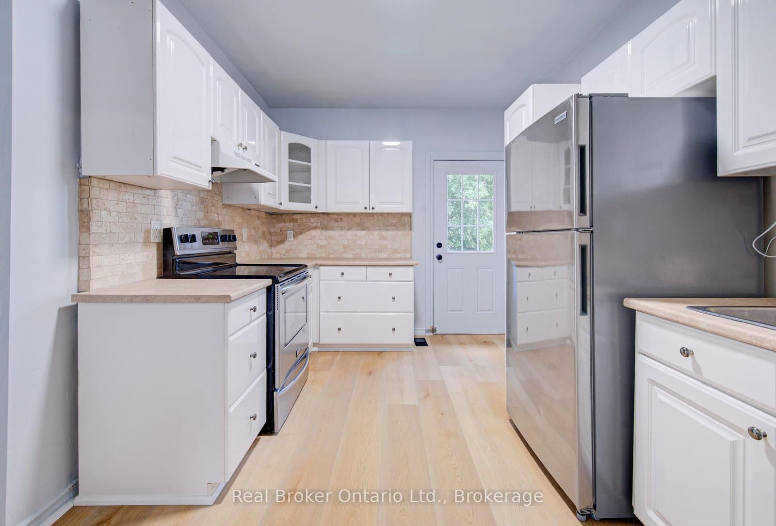 299 Bay Street N thumbnail 12