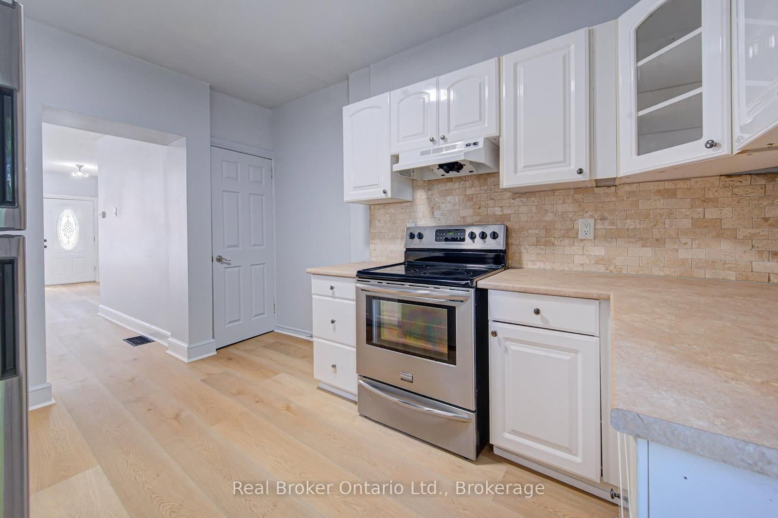 299 Bay Street N thumbnail 16