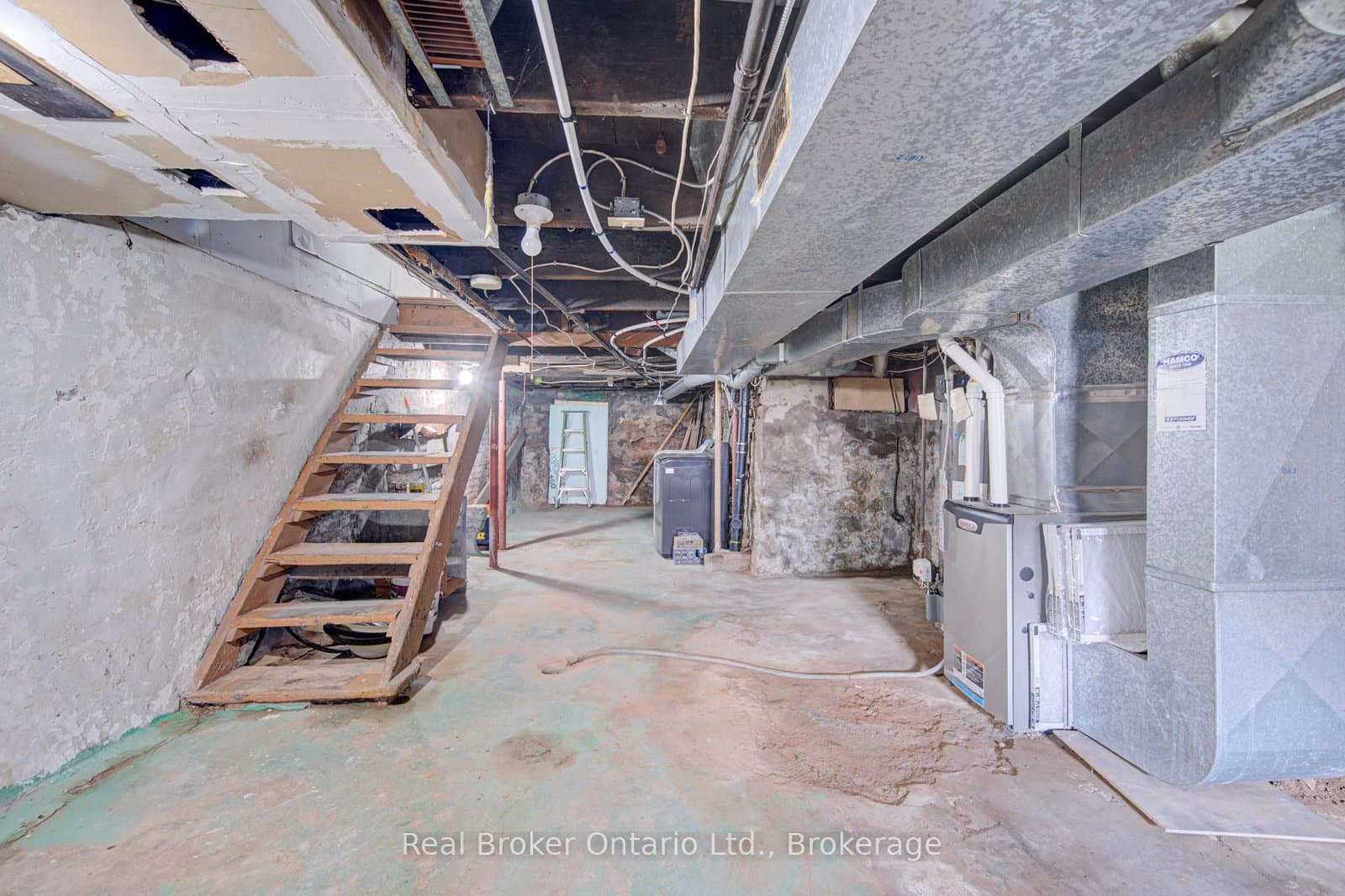 299 Bay Street N thumbnail 18