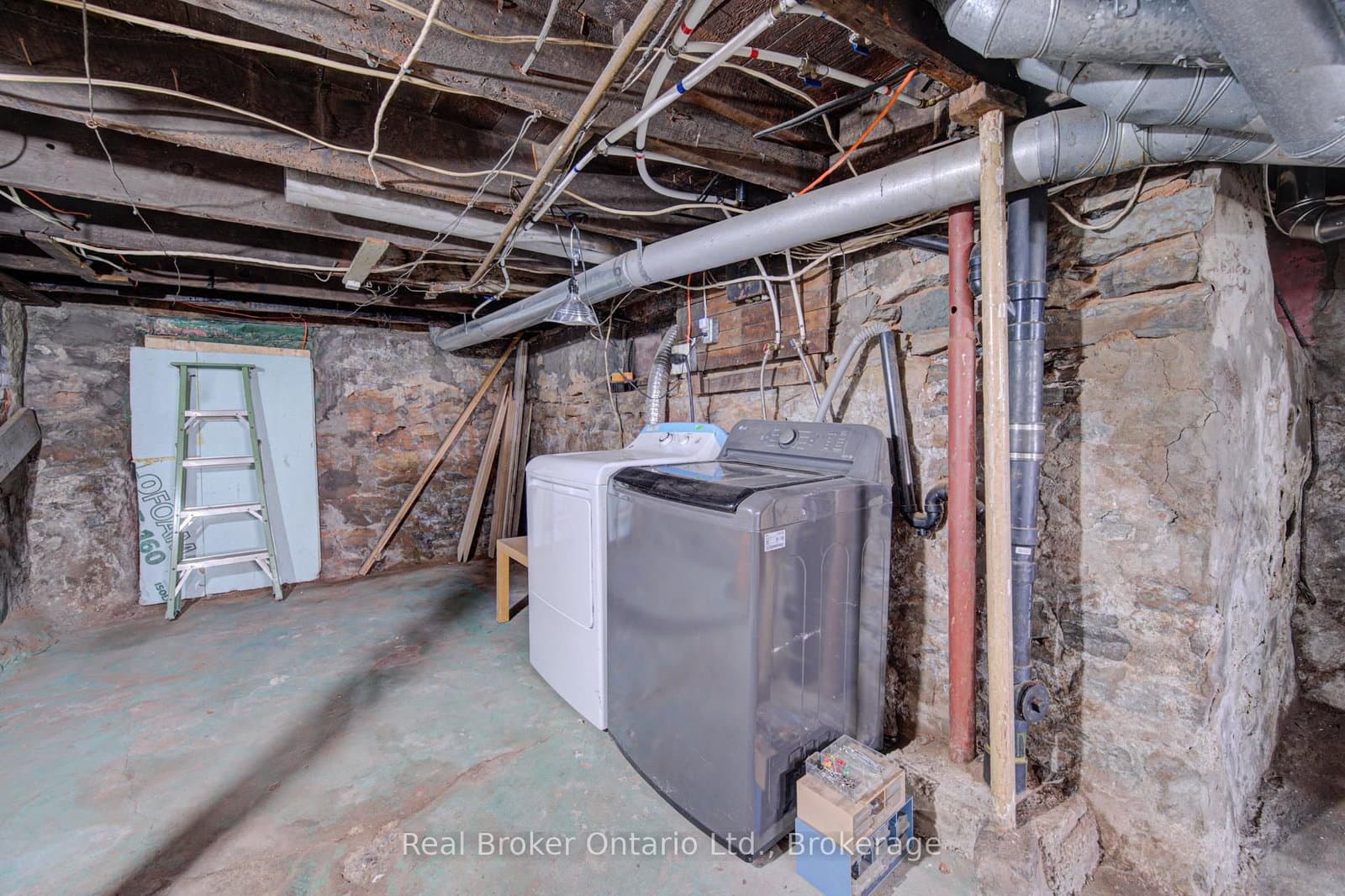 299 Bay Street N thumbnail 19