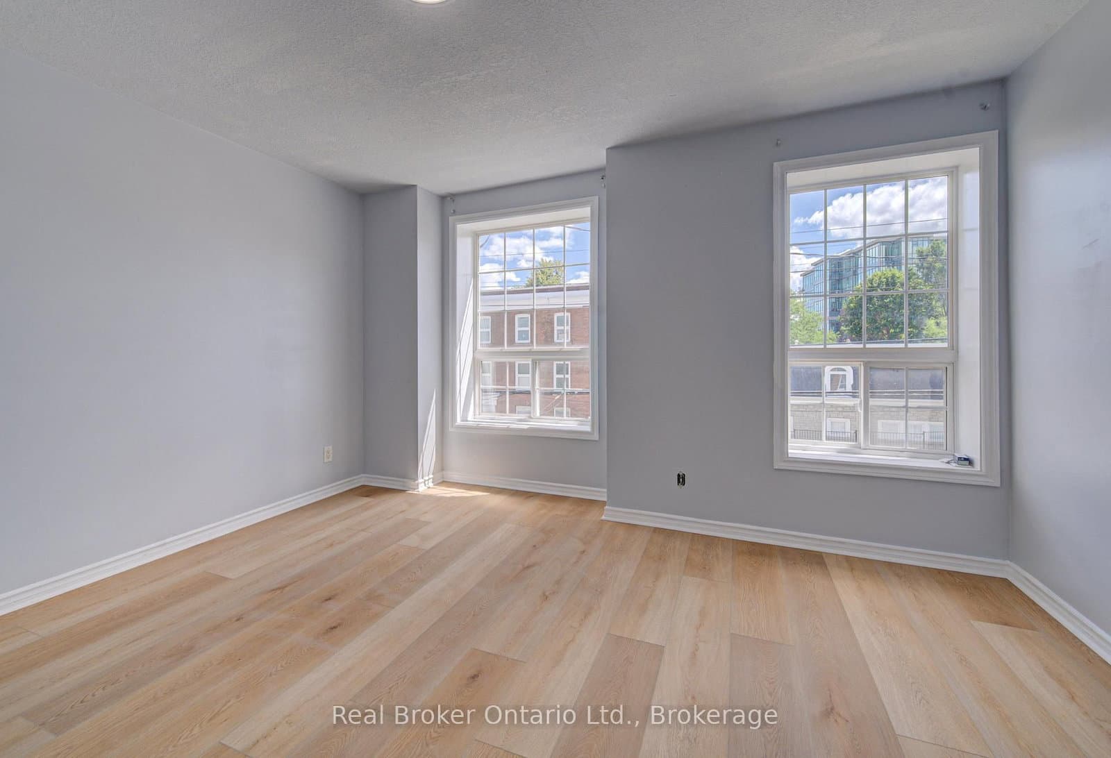 299 Bay Street N thumbnail 27