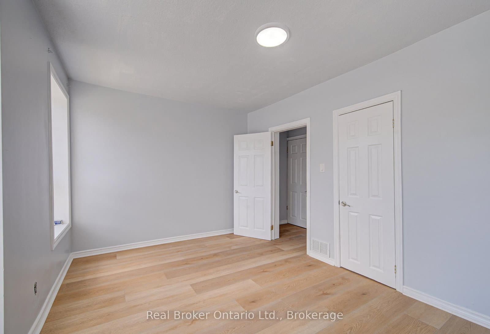299 Bay Street N thumbnail 29