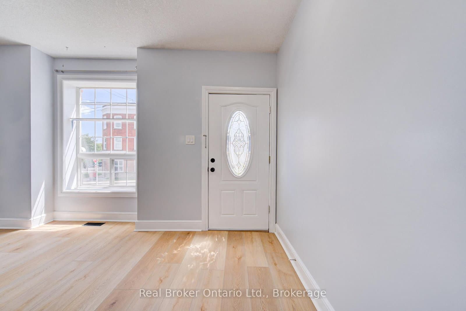 299 Bay Street N thumbnail 5