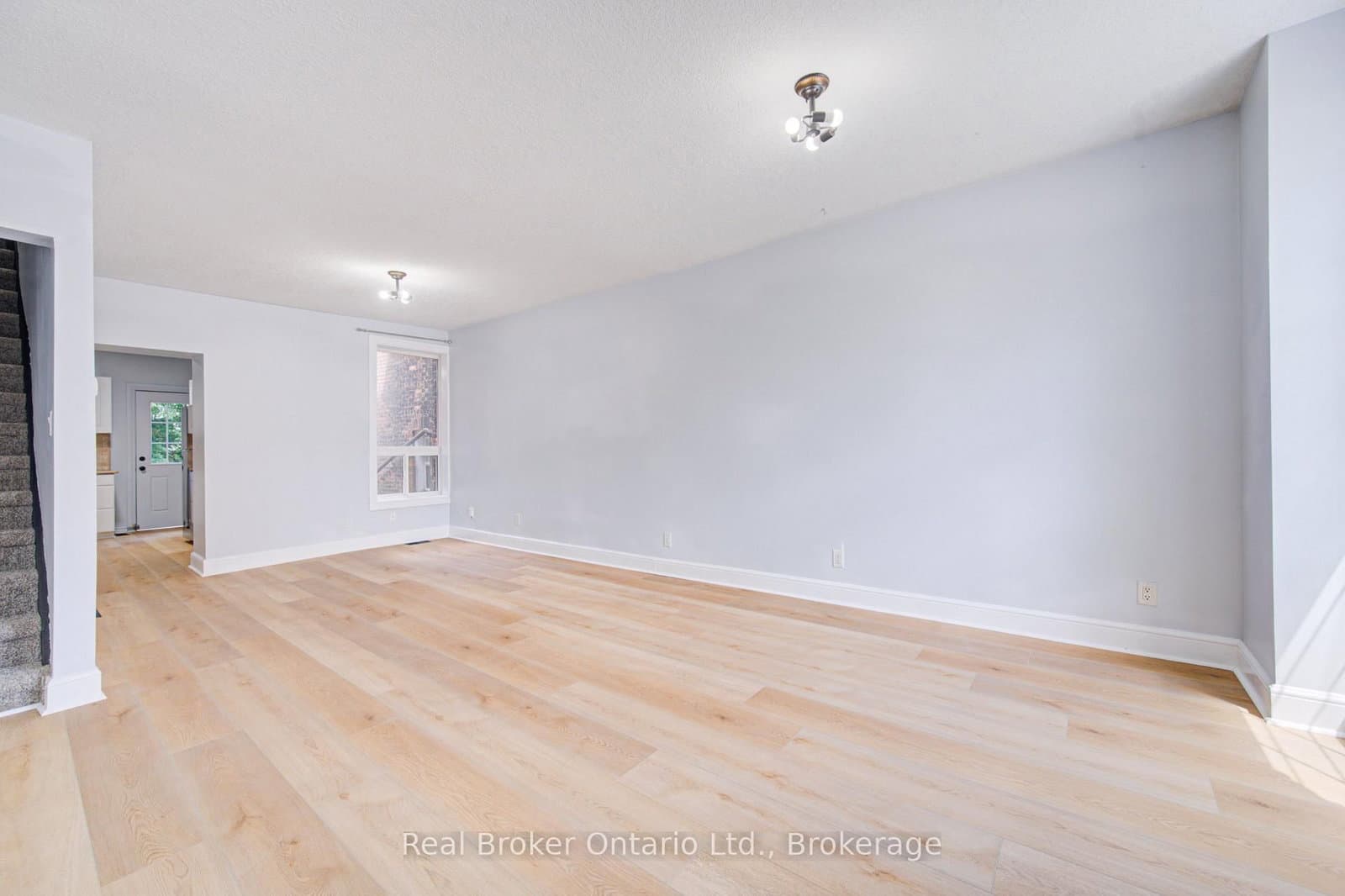 299 Bay Street N thumbnail 6