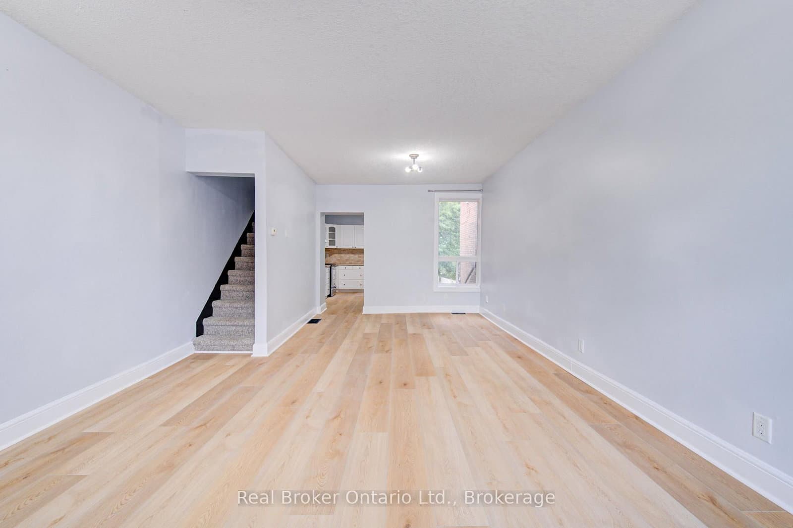 299 Bay Street N thumbnail 7