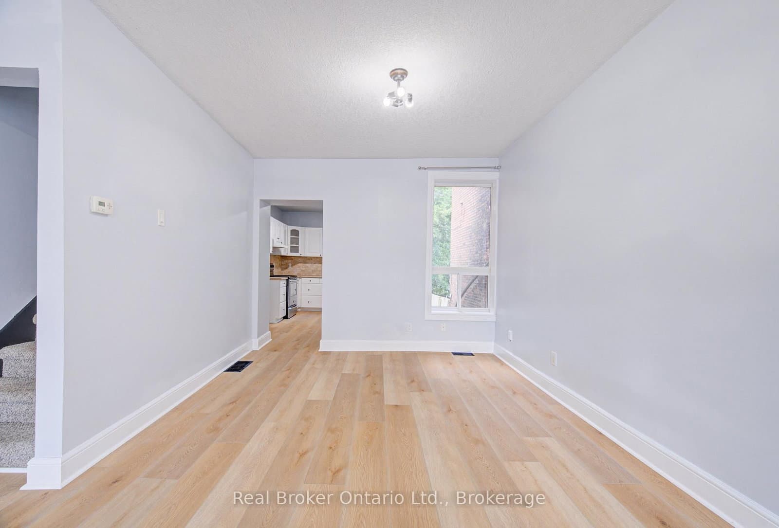 299 Bay Street N thumbnail 9