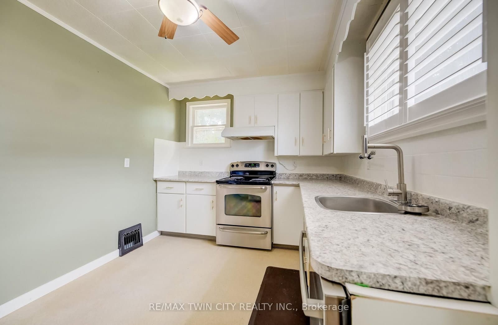 130 SYDENHAM Street thumbnail 11