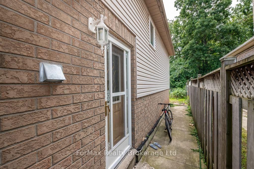 366 Macintosh Drive thumbnail 40