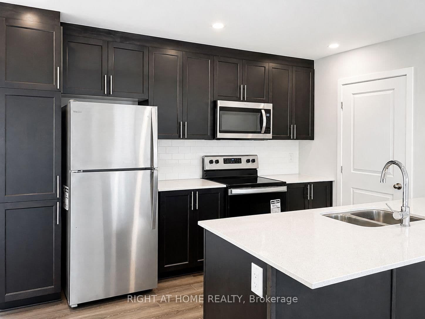 300 TULUM Crescent, Unit L thumbnail 4