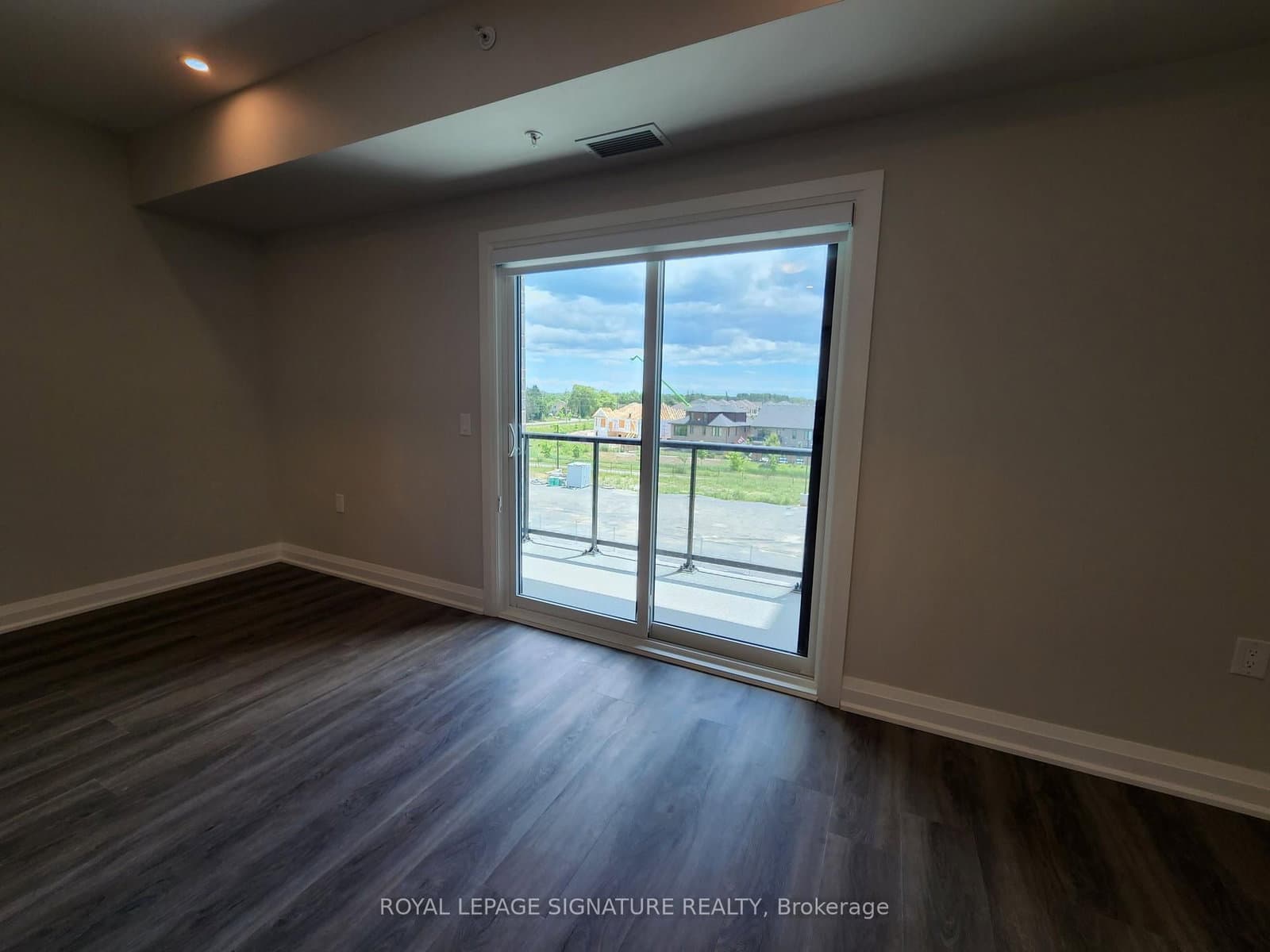 120 Summersides Boulevard, Unit 312 thumbnail 2
