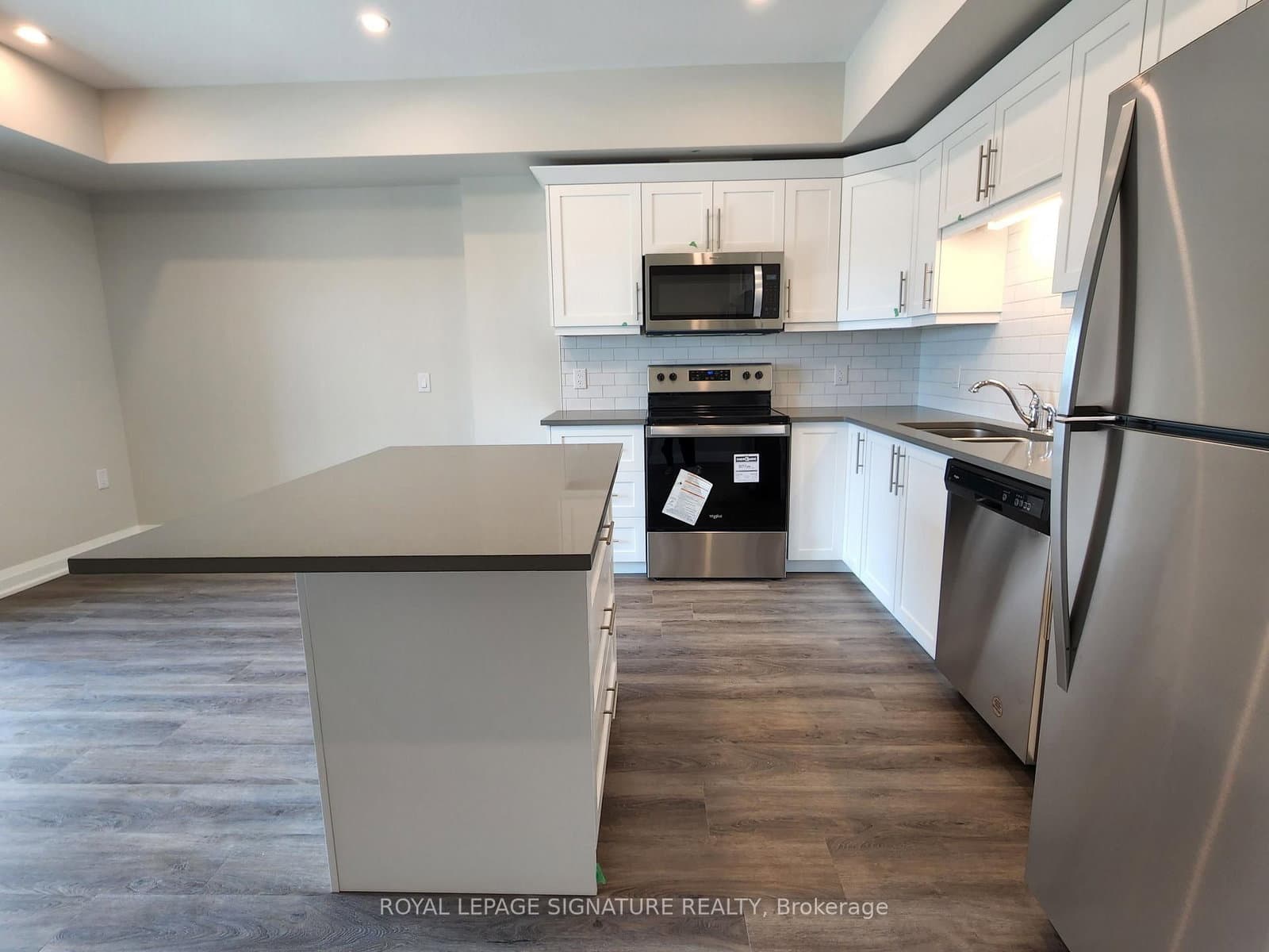 120 Summersides Boulevard, Unit 312 thumbnail 5