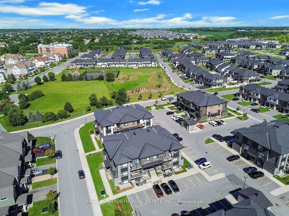 310 Tulum Crescent, Unit J thumbnail 3