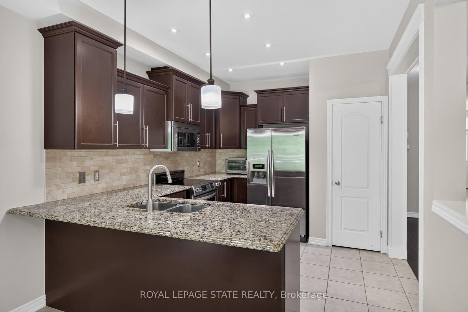 82 Maplevale Drive thumbnail 14