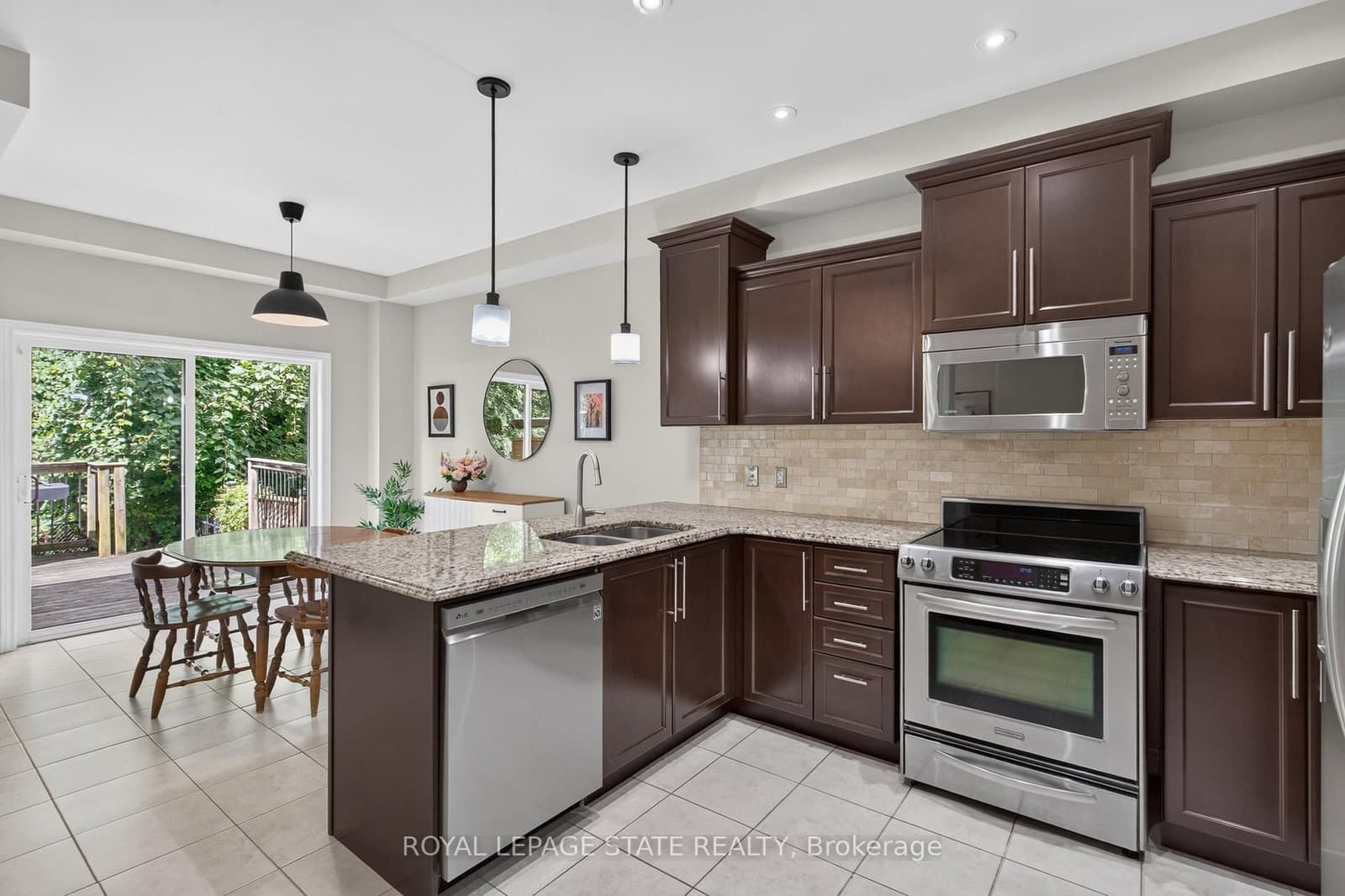 82 Maplevale Drive thumbnail 16