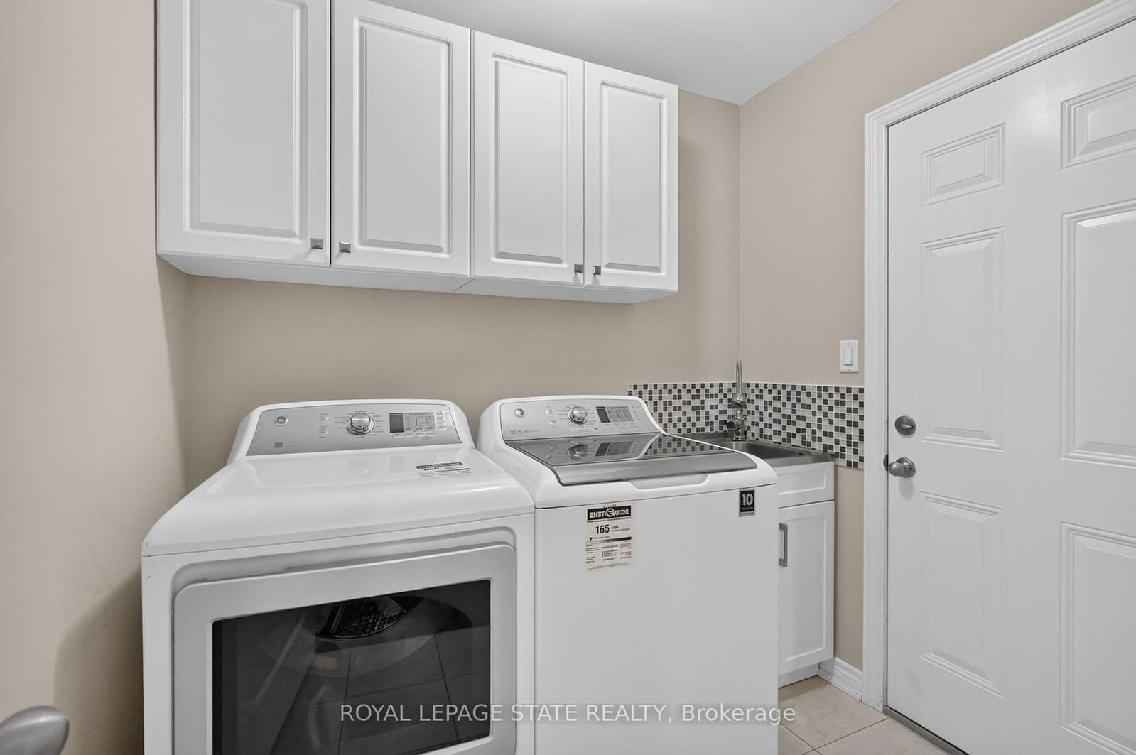 82 Maplevale Drive thumbnail 19