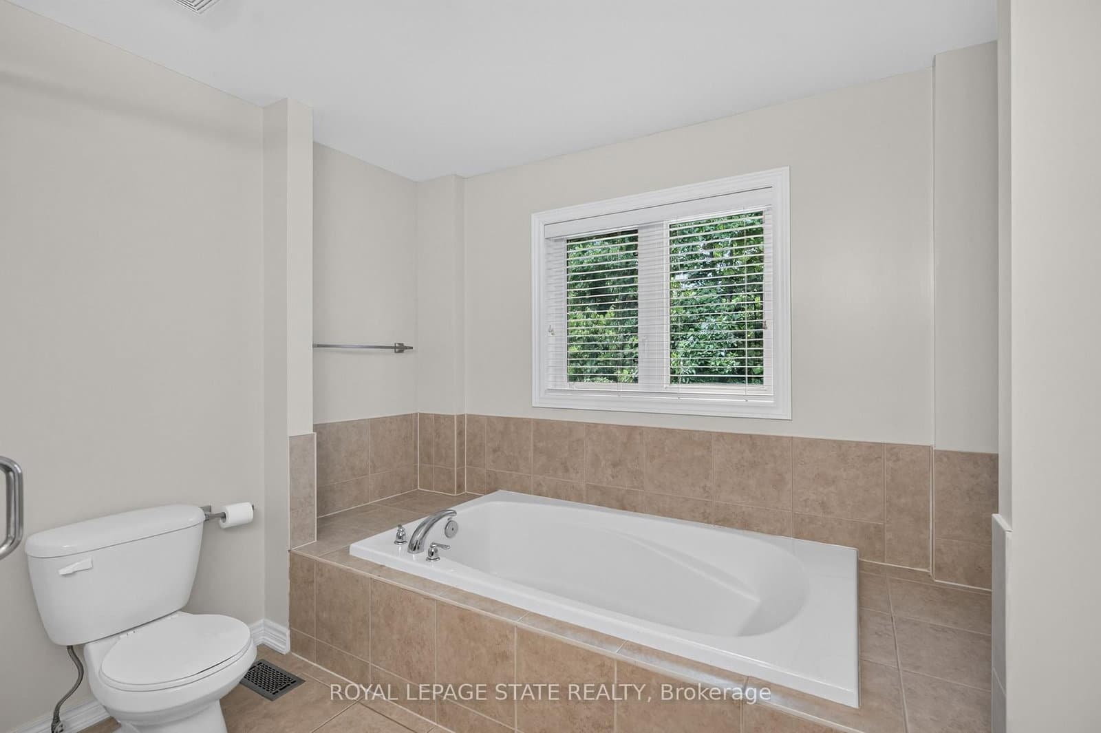 82 Maplevale Drive thumbnail 23