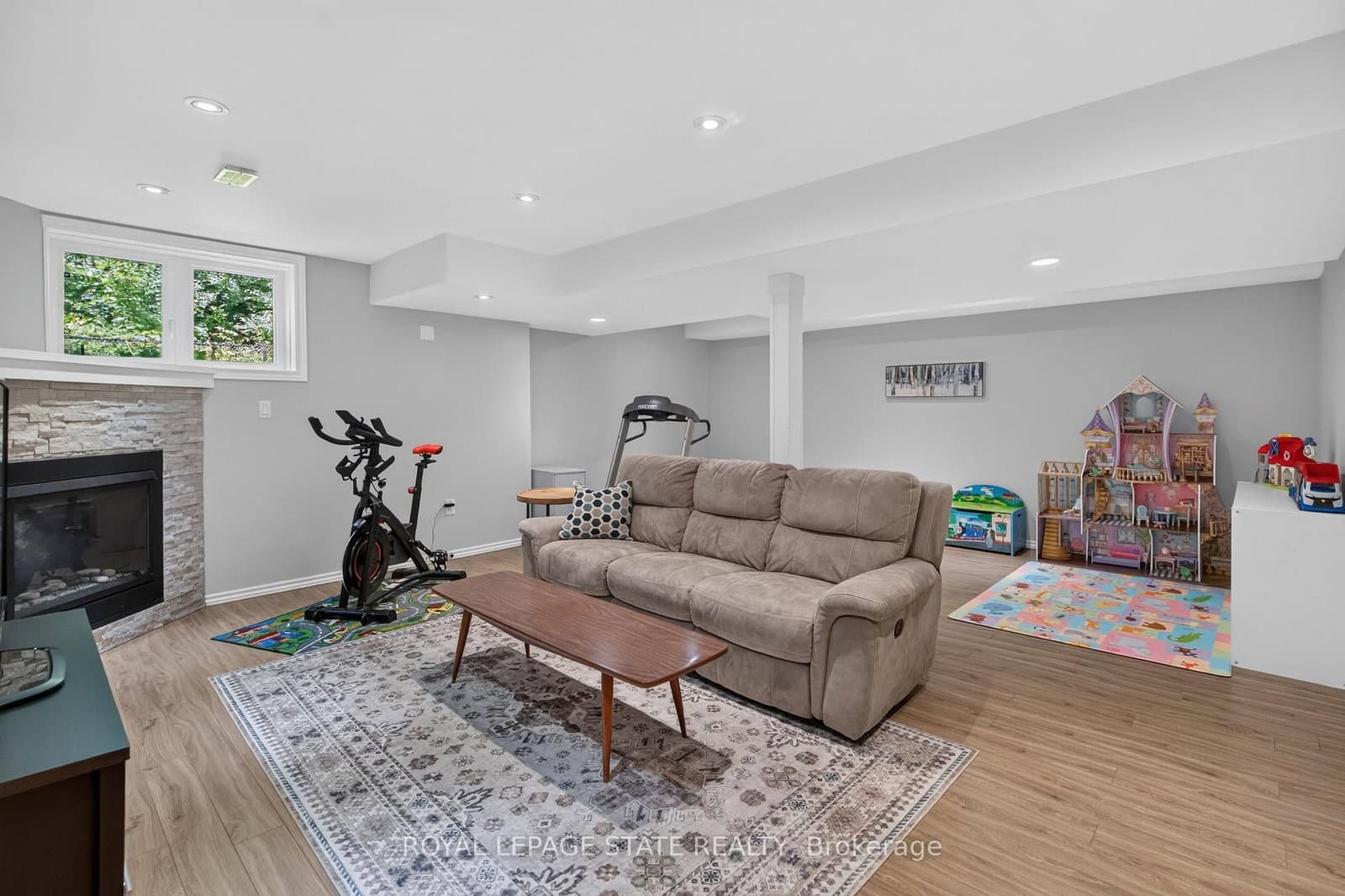 82 Maplevale Drive thumbnail 28