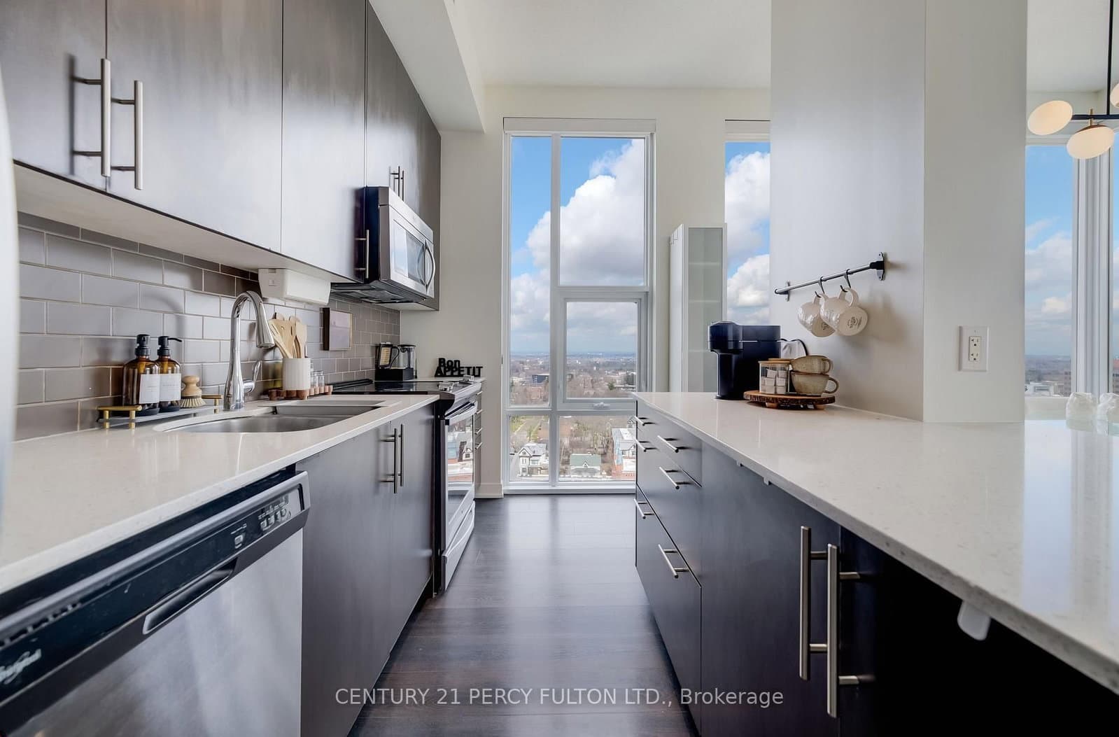 85 Duke Street W, Unit 1703 thumbnail 5
