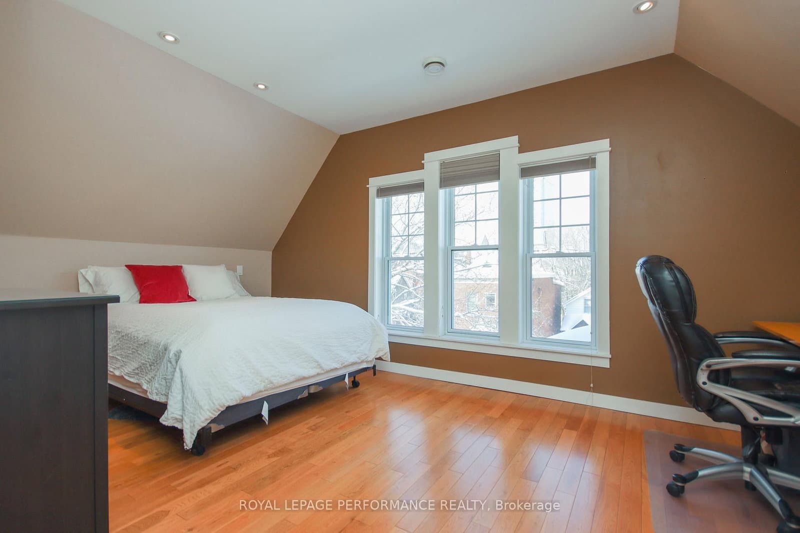 736 Cooper Street E, Unit 3 thumbnail 14
