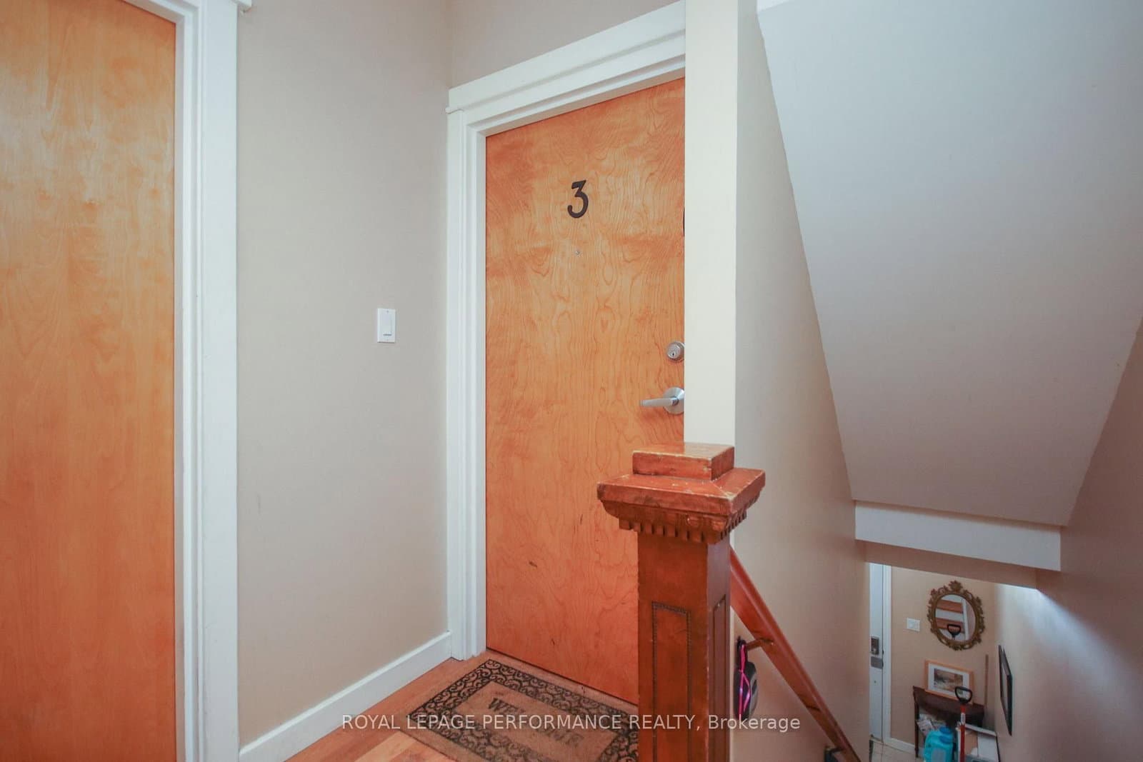 736 Cooper Street E, Unit 3 thumbnail 2