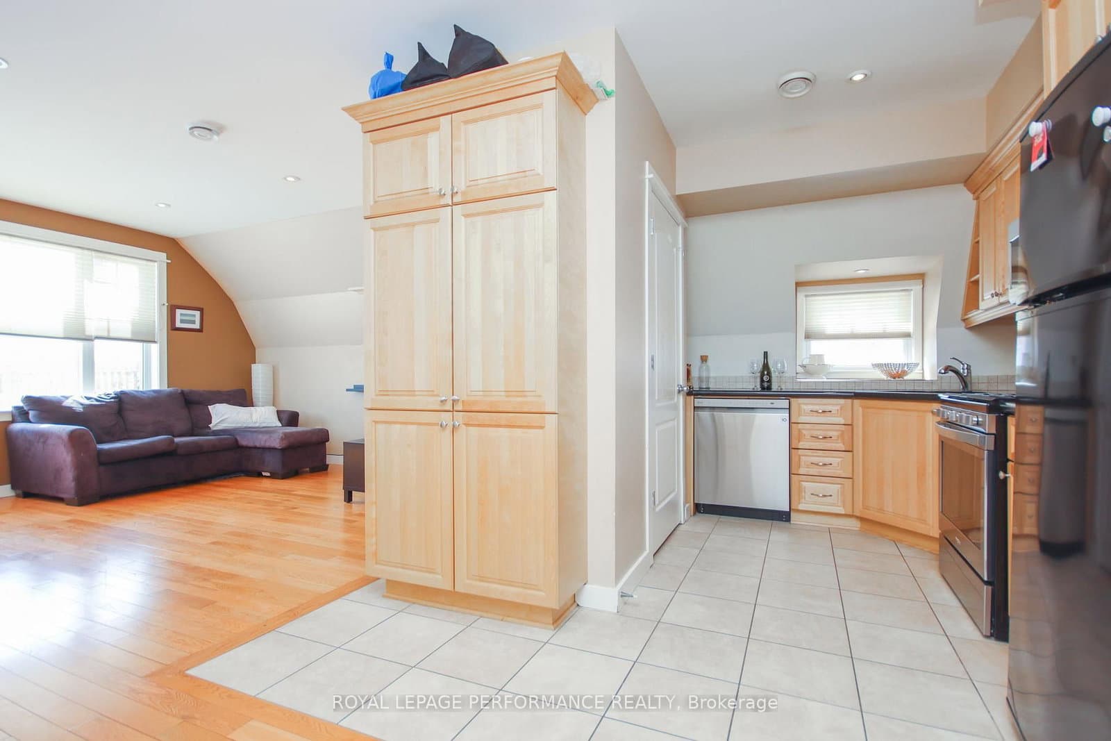 736 Cooper Street E, Unit 3 thumbnail 6