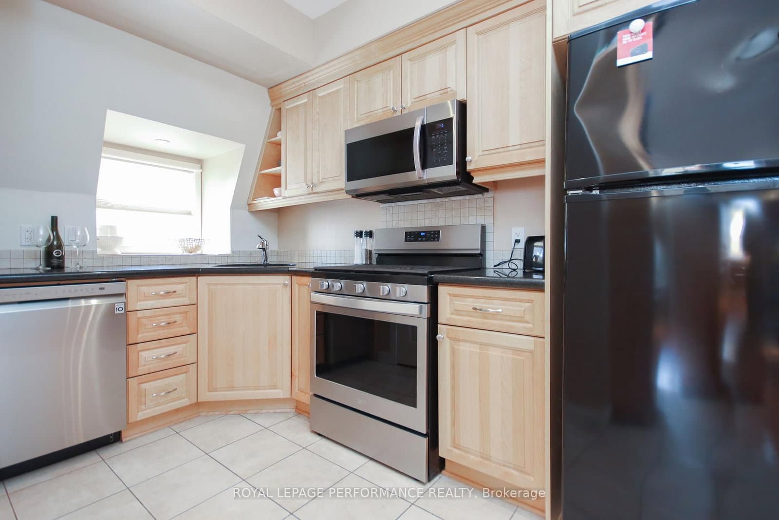 736 Cooper Street E, Unit 3 thumbnail 9