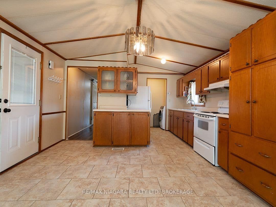 3033 Townline Road, Unit 1 thumbnail 5