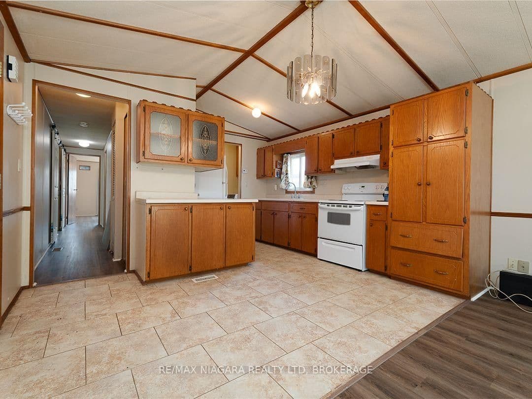 3033 Townline Road, Unit 1 thumbnail 6