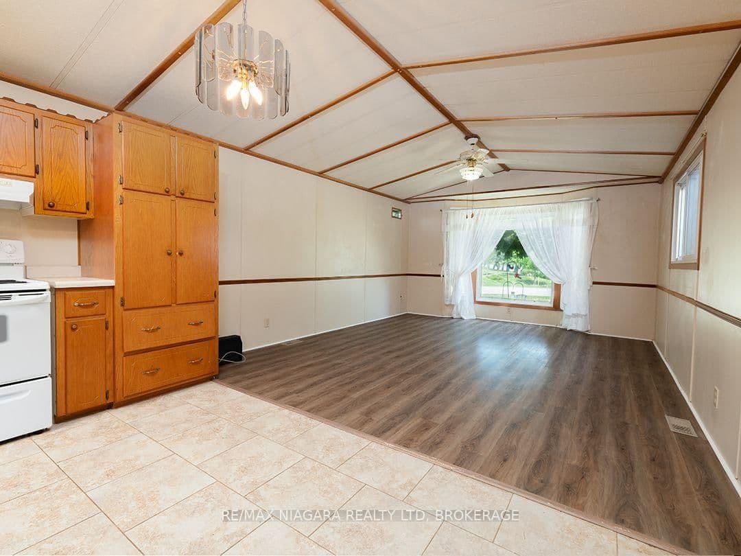 3033 Townline Road, Unit 1 thumbnail 8