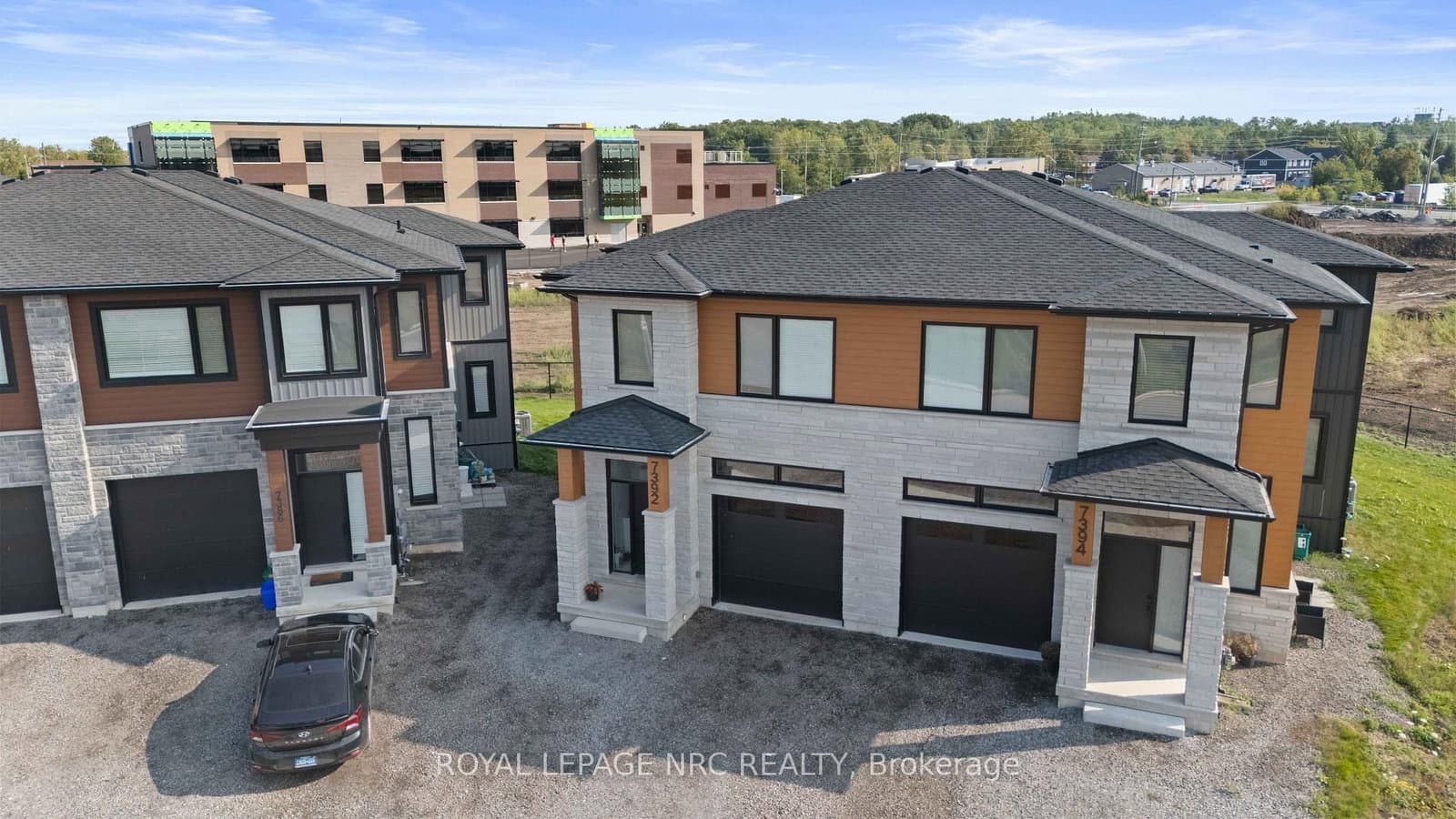 7394 Splendour Drive, Unit Lower thumbnail 2