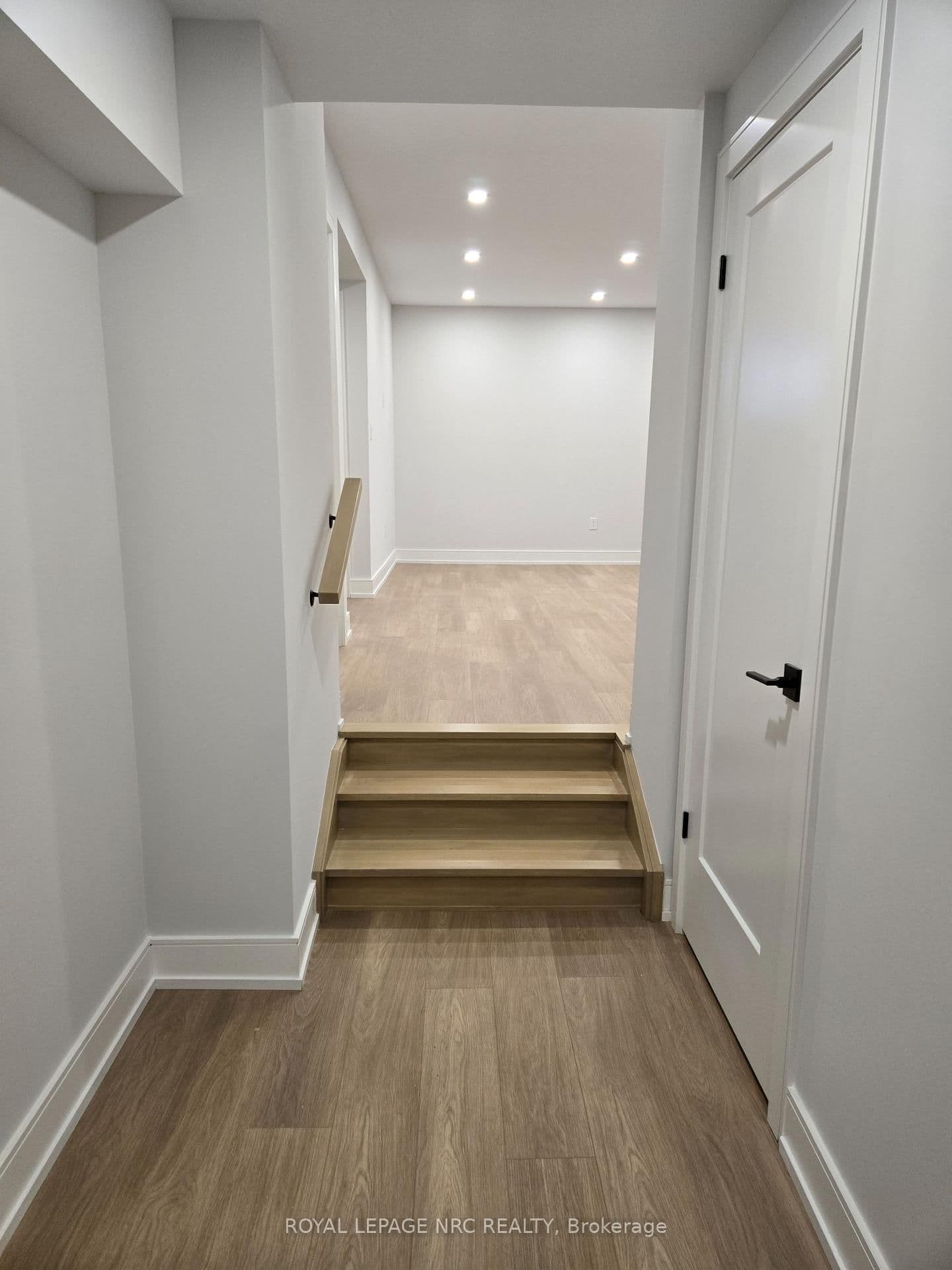 7394 Splendour Drive, Unit Lower thumbnail 4