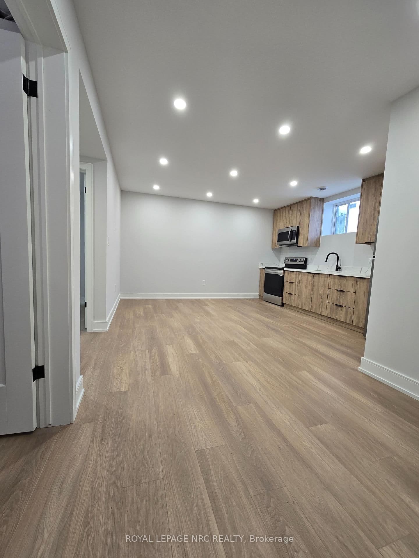 7394 Splendour Drive, Unit Lower thumbnail 5