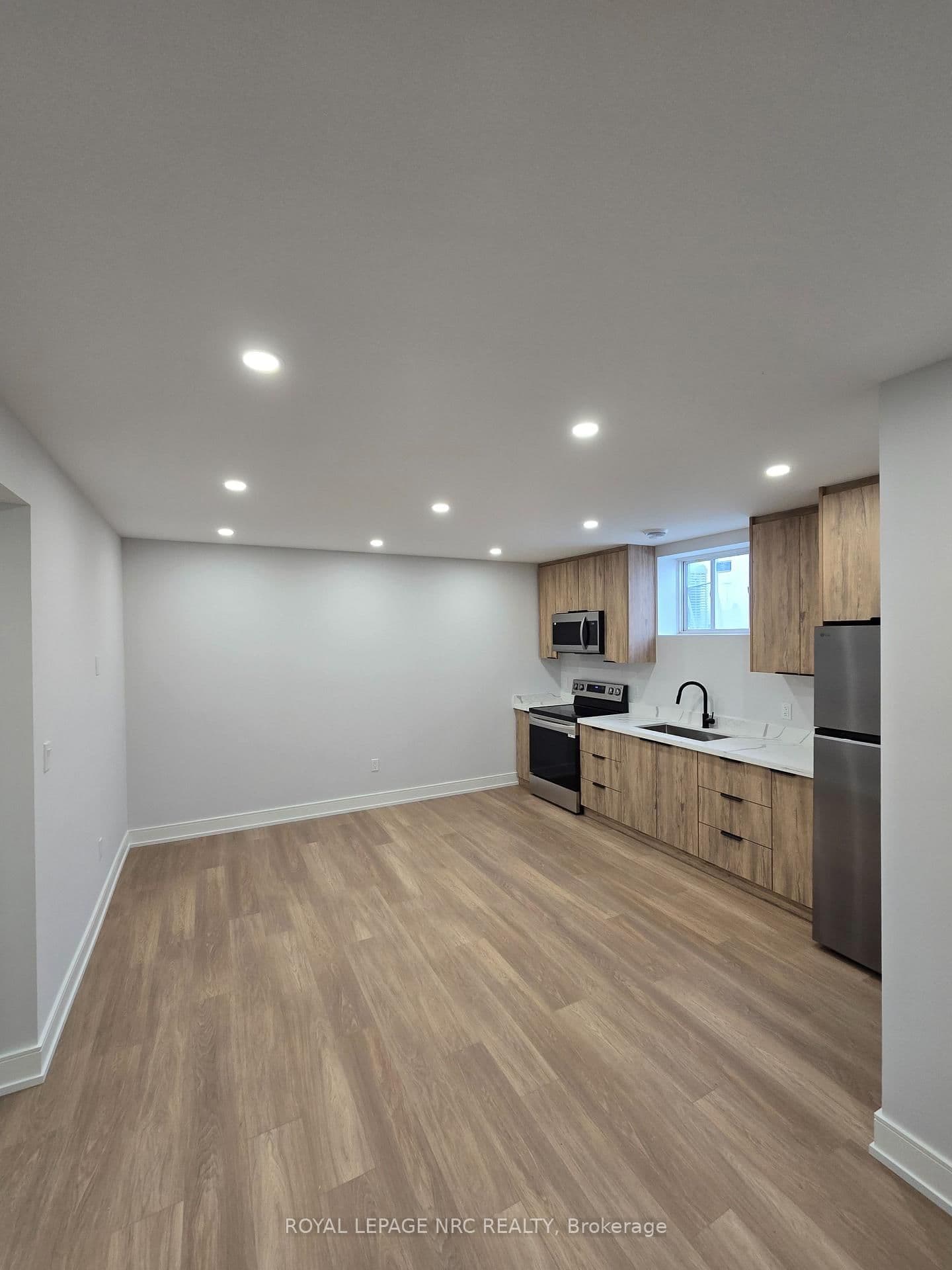 7394 Splendour Drive, Unit Lower thumbnail 6