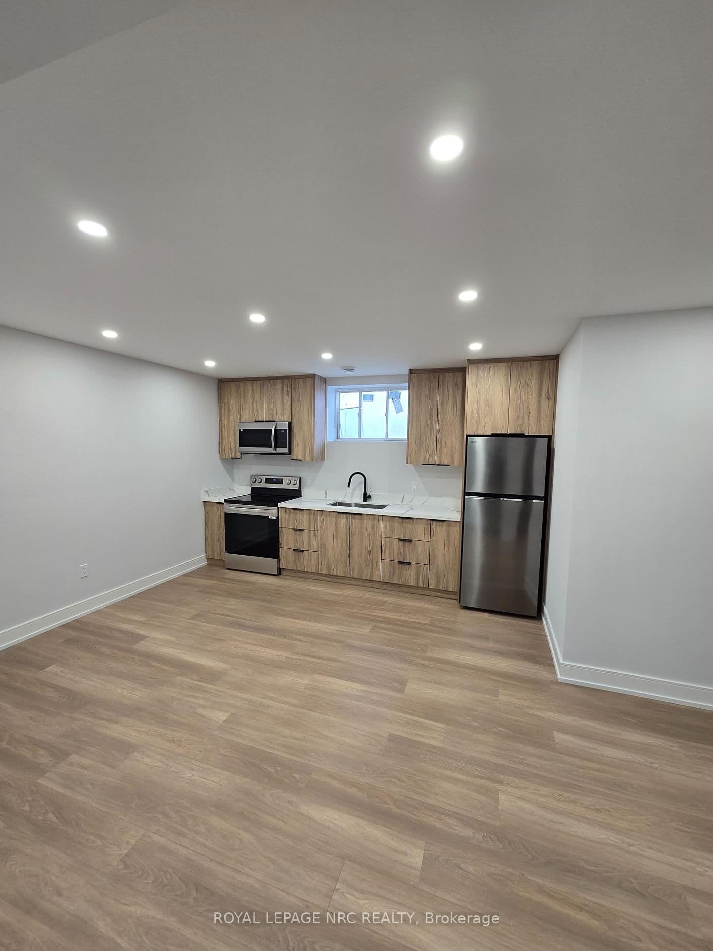 7394 Splendour Drive, Unit Lower thumbnail 7