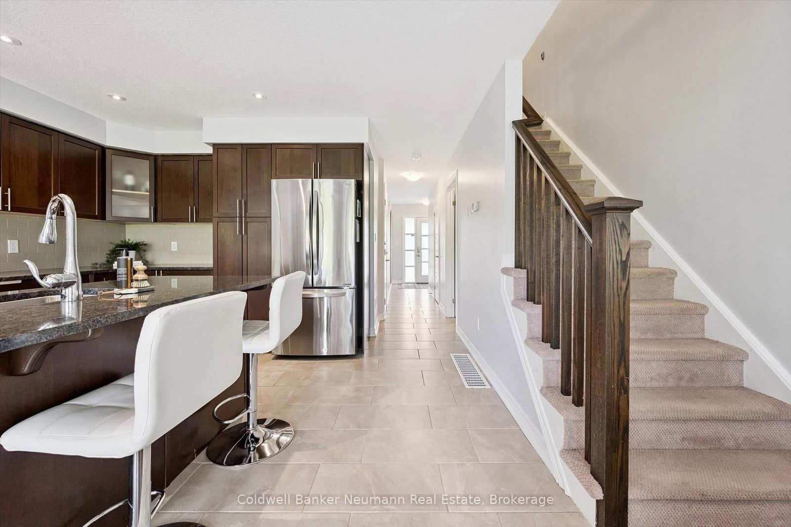 91 Poppy Drive E, Unit 3 thumbnail 4