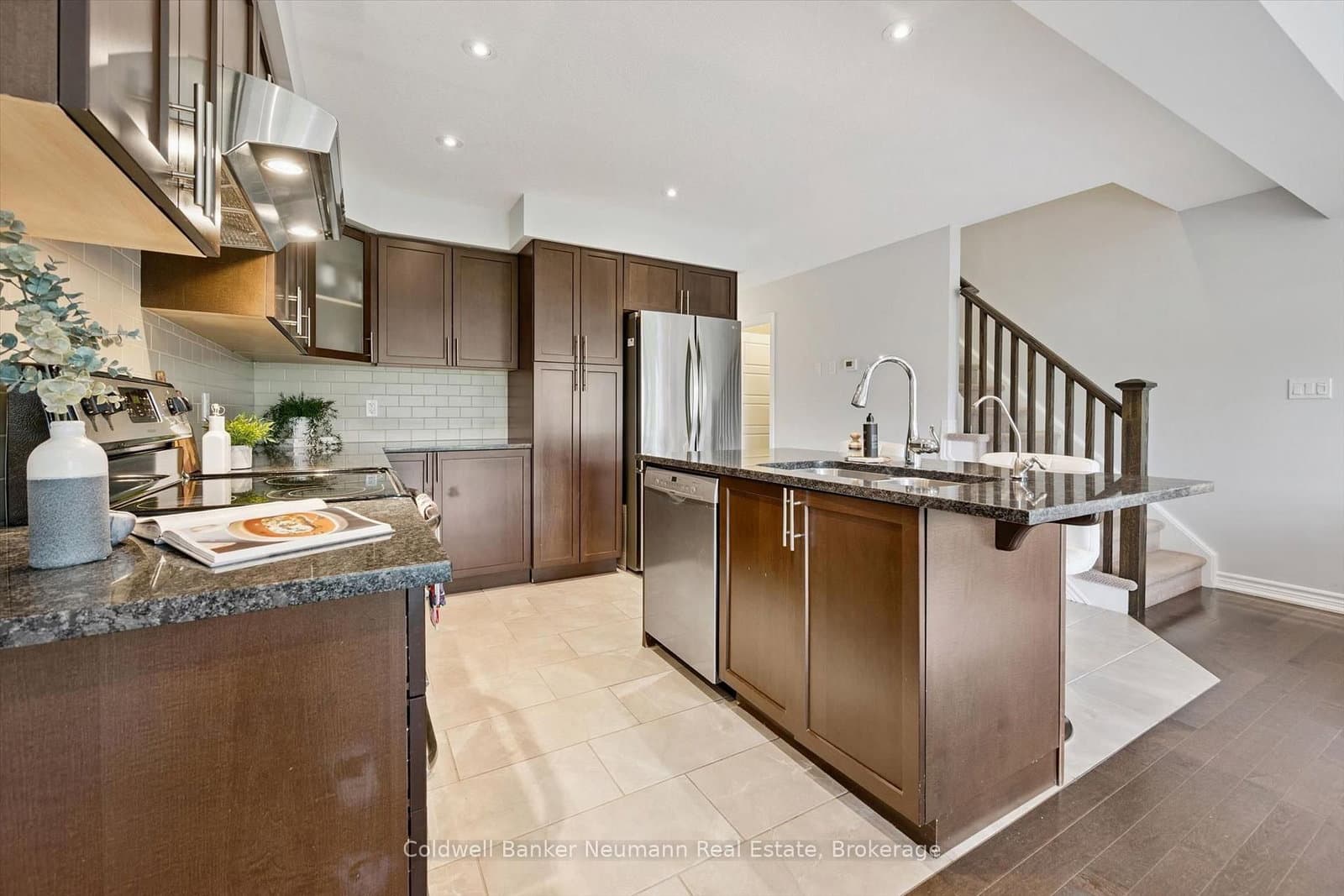 91 Poppy Drive E, Unit 3 thumbnail 5