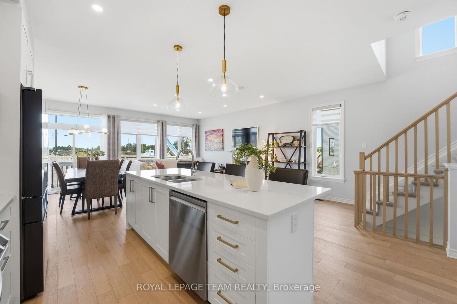 715 Maverick Crescent thumbnail 11