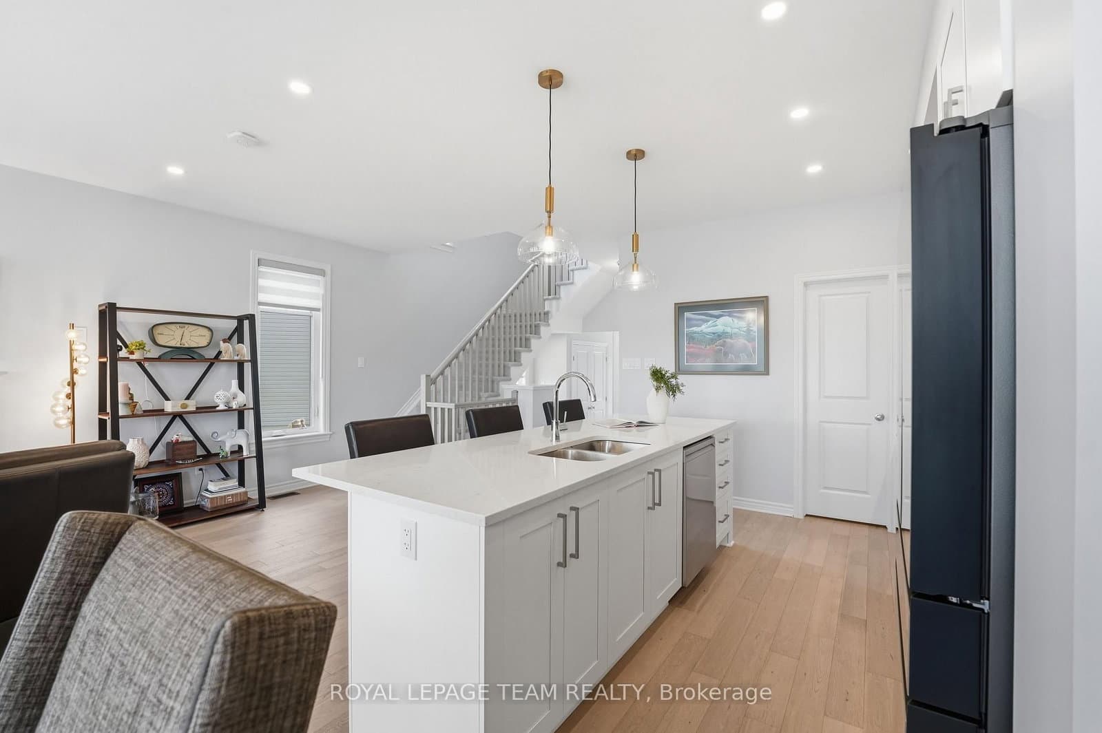 715 Maverick Crescent thumbnail 12